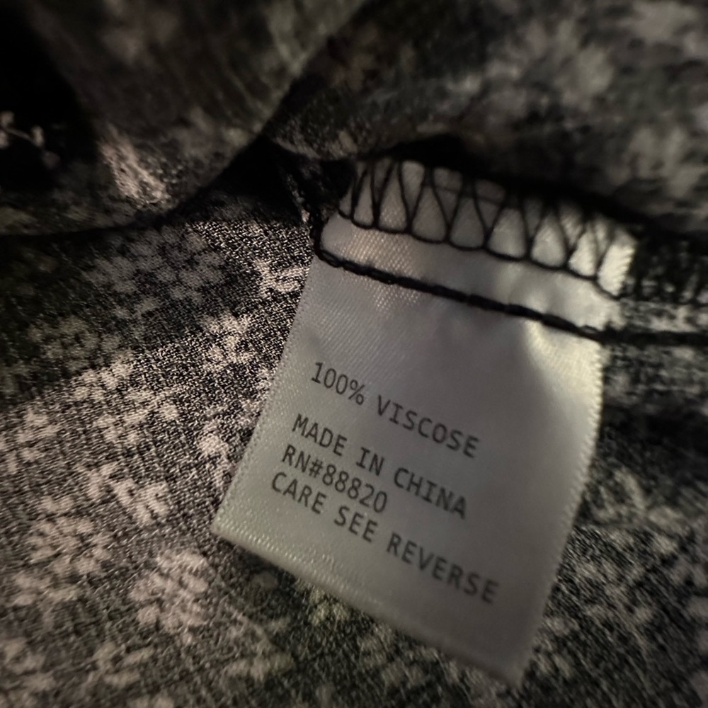 Elegant Black and White Floral Blouse - Picture 5 of 8